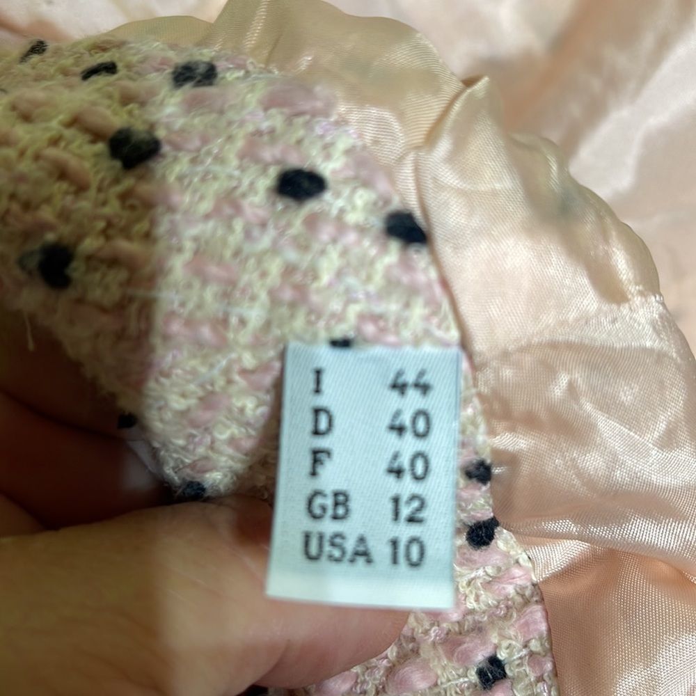 Moschino Light Pink Textured Tweed Cropped Jacket Suit Blazer with Bling… - Picture 15 of 15